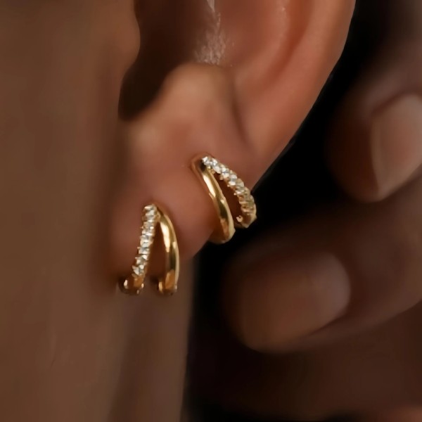Brincos Dourados de Dupla Argola com Zircónias