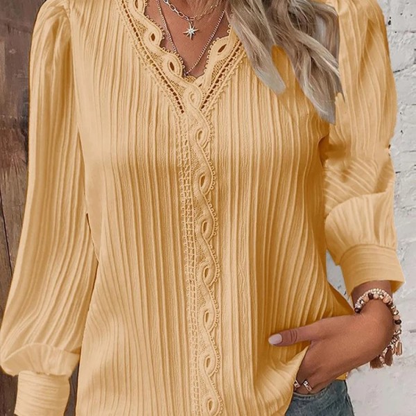 Luzia – Blusa Romântica com Renda e Pregas